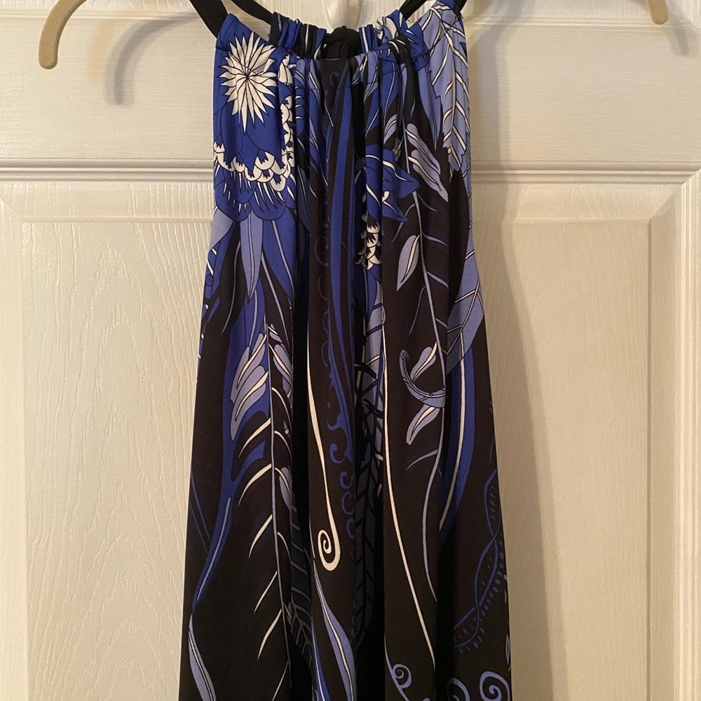 Tahari top